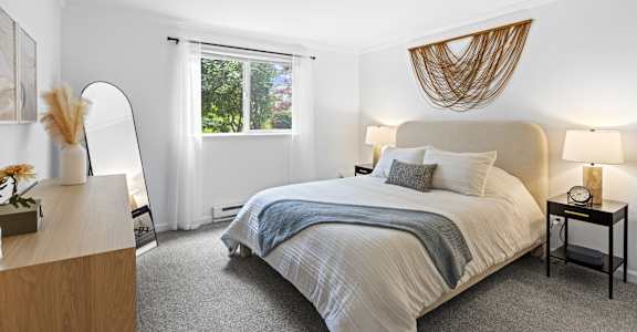 Large Bedroom at 2000 Lake Washington Apartments in Renton, WA 98056
