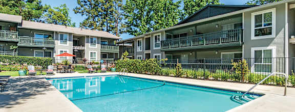 the swimming pool at the falls at rolland park apartments  at Pleasanton Glen Apartments, California, 94566