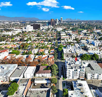 A cityscape with buildings and a clear sky at Beverly Wooster Apartments, Los Angeles, 90035