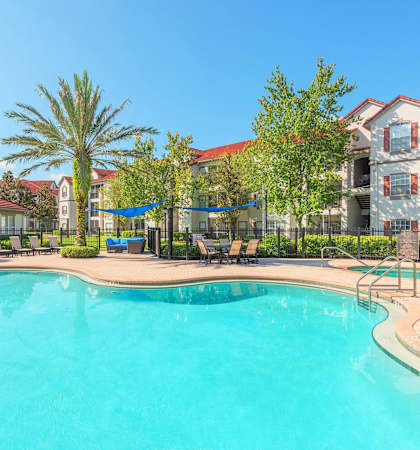 Asprey at Lake Brandon Apartments pool and spa area