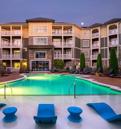 Parc at Grandview - Sundeck and pool 