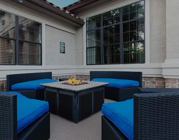 DeLayne - Fire pit with seating