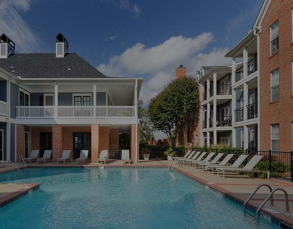 Island Park - Poolside sundeck
