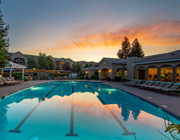 Mountain Shadow Apartments resort-style pool