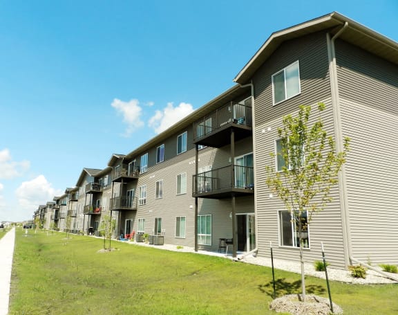 Elegant Exterior View Of Property at Horizon Shores Estates, Moorhead, MN, 56560