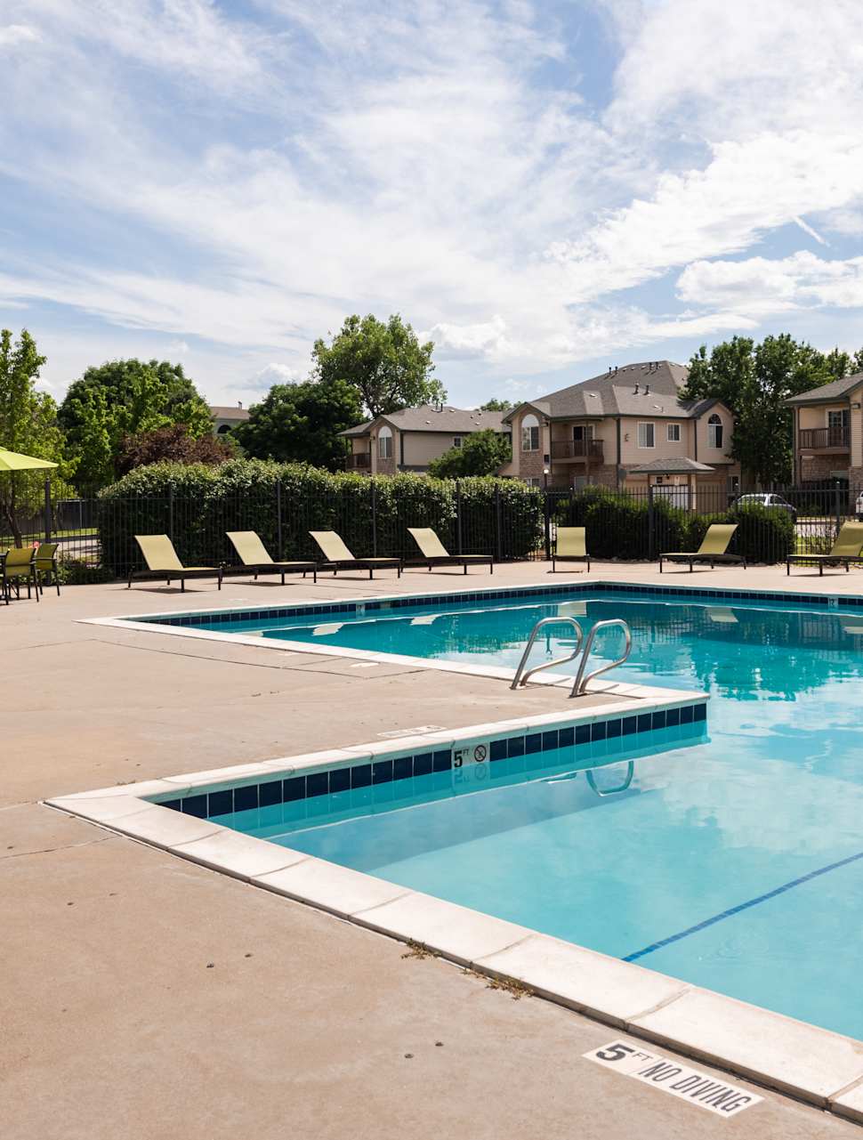 Pool at Wentworth Apartments (4 of 8)