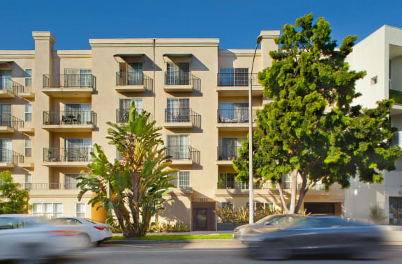 Santa-Monica-Affordable-Apartments-1422-7th-Exterior (1)
