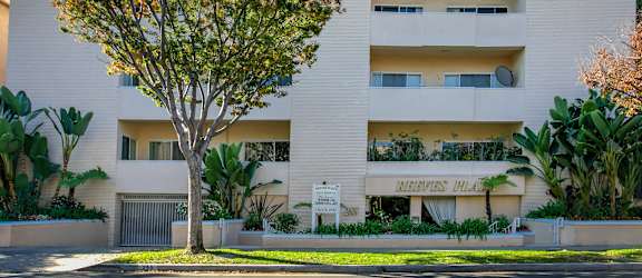 Apartment Building in Beverly Hills
