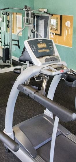 Fitness center at Crystal Lake Apartments in Hollywood, FL