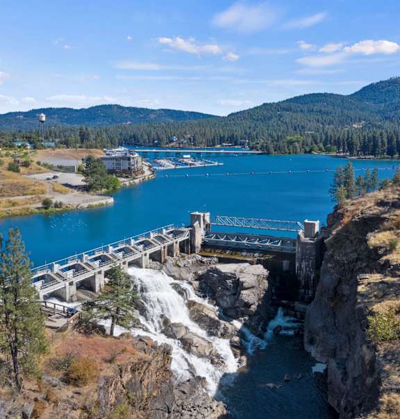 A dam on a river with a bridge over it.