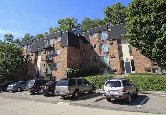 This is a picture of a building exterior at Romaine Court Apartments in Cincinnati, OH.