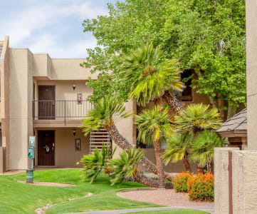 Exterior building & lush landscaping of Cimarron Place Apartments in Tucson, AZ 85712