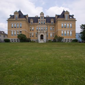 the building in which the hotel is located