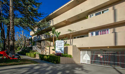Apartment Building in Santa Monica