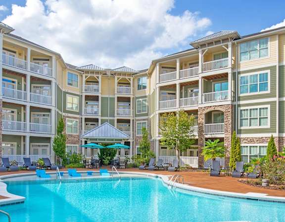 Parc at Grandview resort-style pool and sundeck