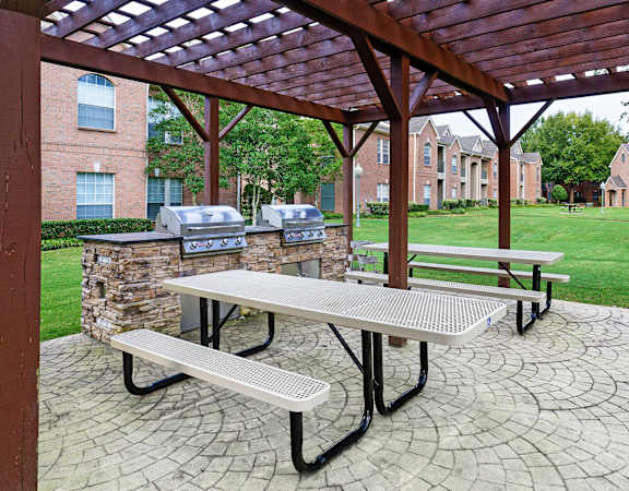 The Vineyards BBQ grill area