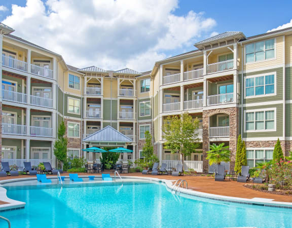 Parc at Grandview resort-style pool and sundeck