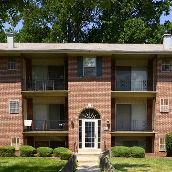 Carpeted living room at Deer Park Apartments, Randallstown