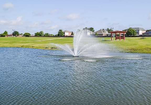 A fountain in the middle of a lake.