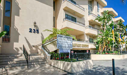 Apartment Building in Los Angeles