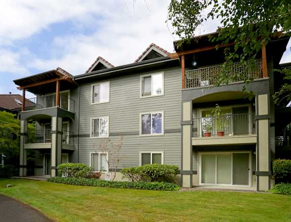 Fanno Creek Village exterior 2