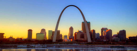 a view of the arch of the city of st louis at sunset