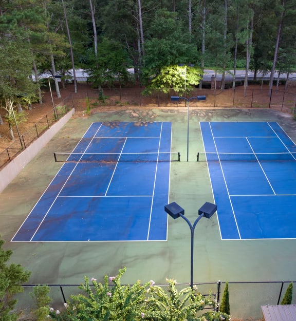 an aerial view of a tennis court on a blue court