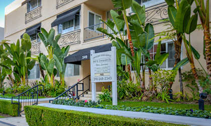 Apartment Building in Beverly Hills