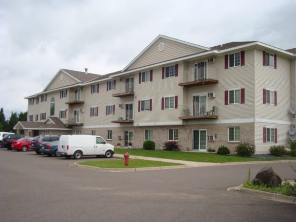 Elegant Exterior View at Northridge Apartments, Minnesota