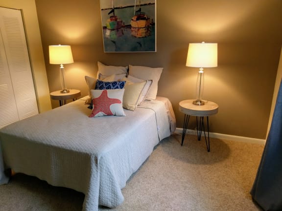 Guest bedroom perfect for visitors at Fountains of Largo, Largo, FL