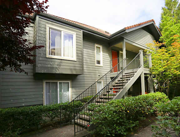Fanno Creek Village exterior 3