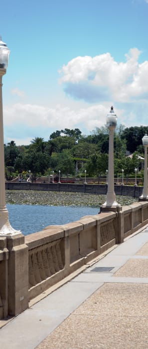 a view of the water from the bridge
