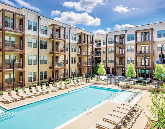 23Hundred Berry - Oversized pool with aqua deck