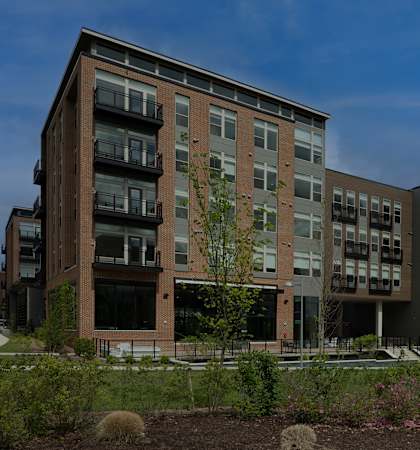 Brentford at the Mile - Building exterior with manicured landscaping