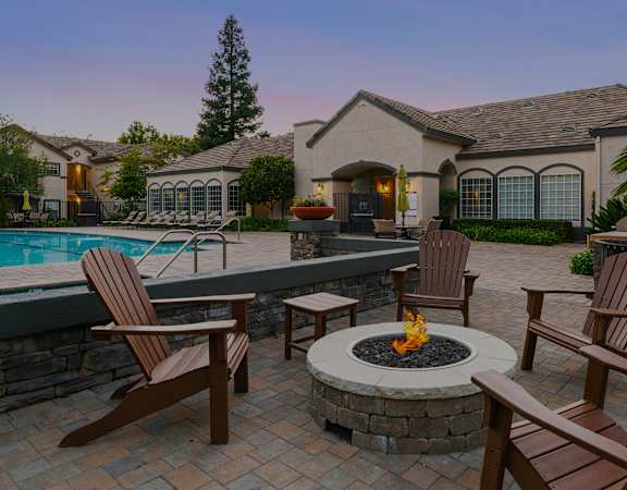 The Commons Apartments outdoor fire pit