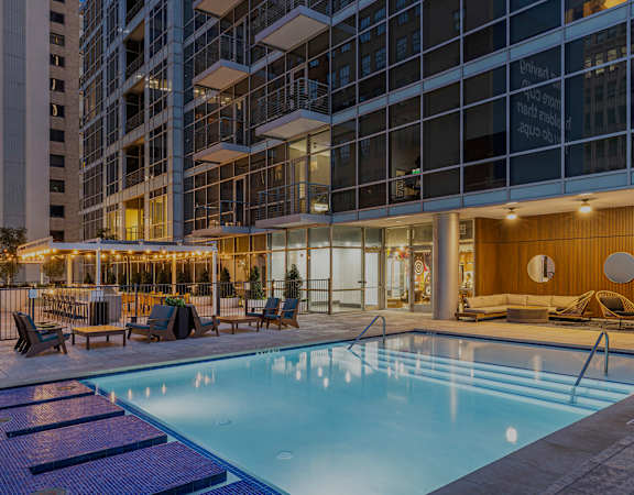 Poolside lounge and nearby BBQ station - Main 3 Downtown