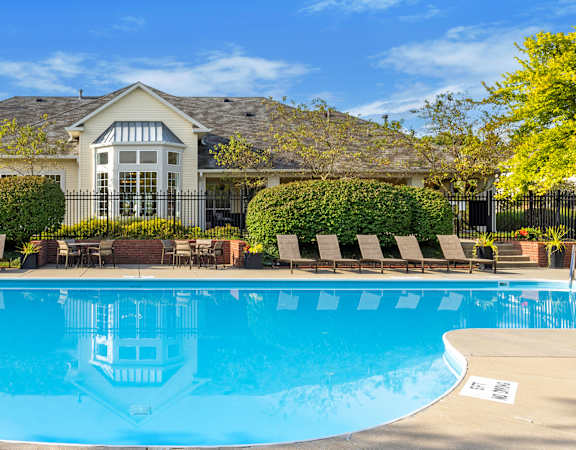 Resort-style swimming pool - The Gardens at Polaris