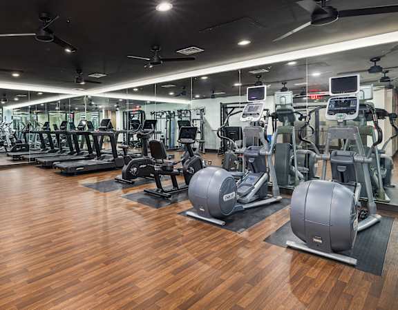 State-of-the-art fitness center - Main 3 Downtown