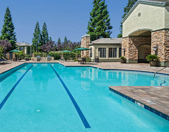Resort-style swimming pool - Willow Spring Apartments
