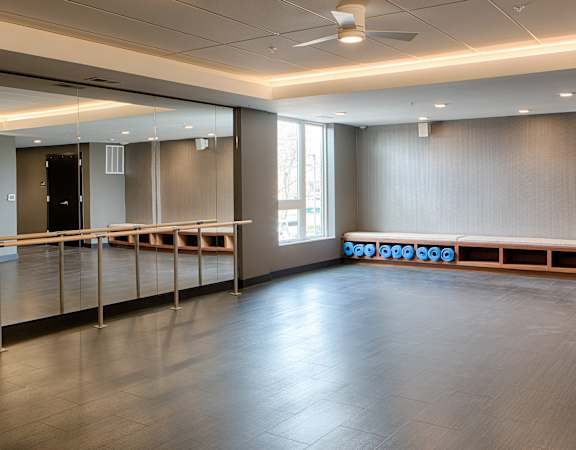 Yoga/group fitness center - Onyx Edina