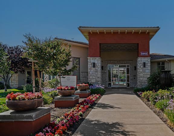 Quinn Crossing clubhouse entrance