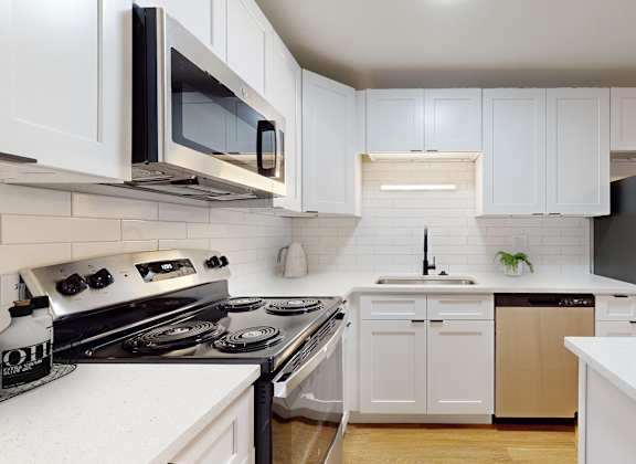 Eat-In Kitchen With Pantry at Villa Parada Apartments, Englewood