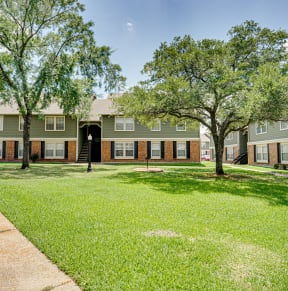 Lush Landscaping at Arbors Of Corsicana, Corsicana, Texas