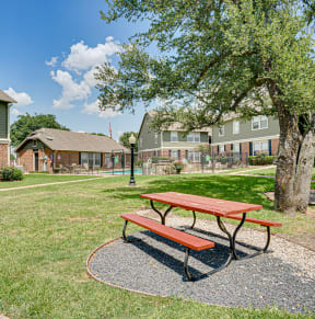 Picnic Area at Arbors Of Corsicana, Corsicana, 75110