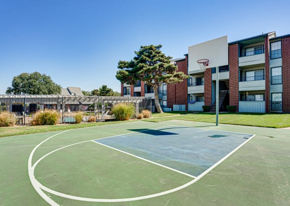 a basketball court in front of an apartment building at Paces Crossing, Denton, 76210