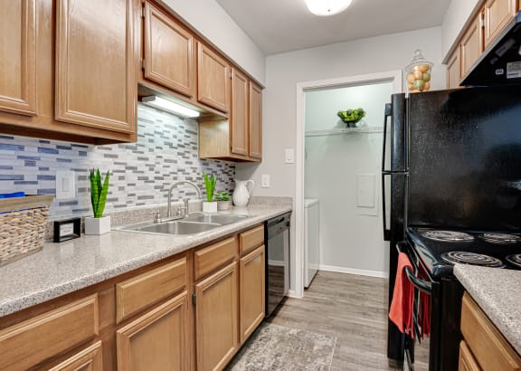 Fully Furnished Kitchen at Southern Oaks, Fort Worth, 76132
