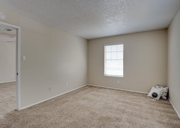 spacious bedroom with carpet & ceiling fan and closet at Arbors Of Cleburne, Cleburne
