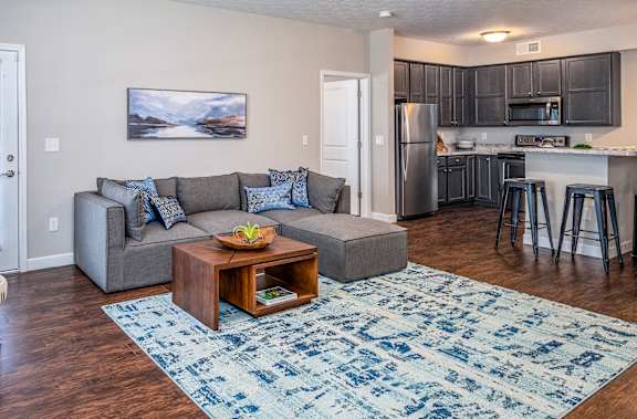 Arbors at Turnberry Apartments Pickerington Ohio Pet Friendly Updated Modern Interior spacious living room with hardwood flooring, stainless steel appliances, natural light