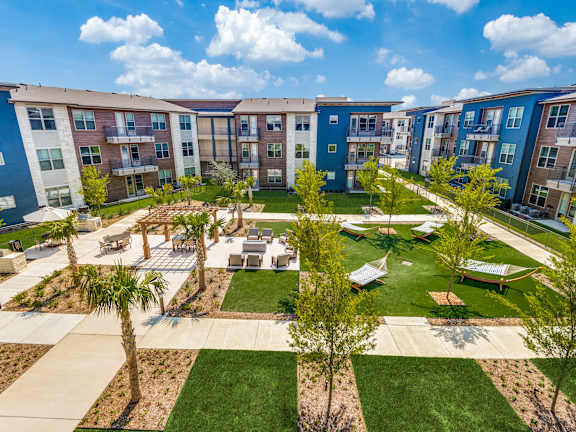 Safe Walking Paths In Courtyard at Park Hill, Dallas, TX, 75211