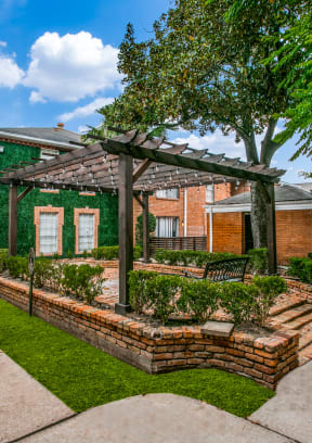 courtyard at Bellaire Oaks Apartments, Houston, TX, 77096